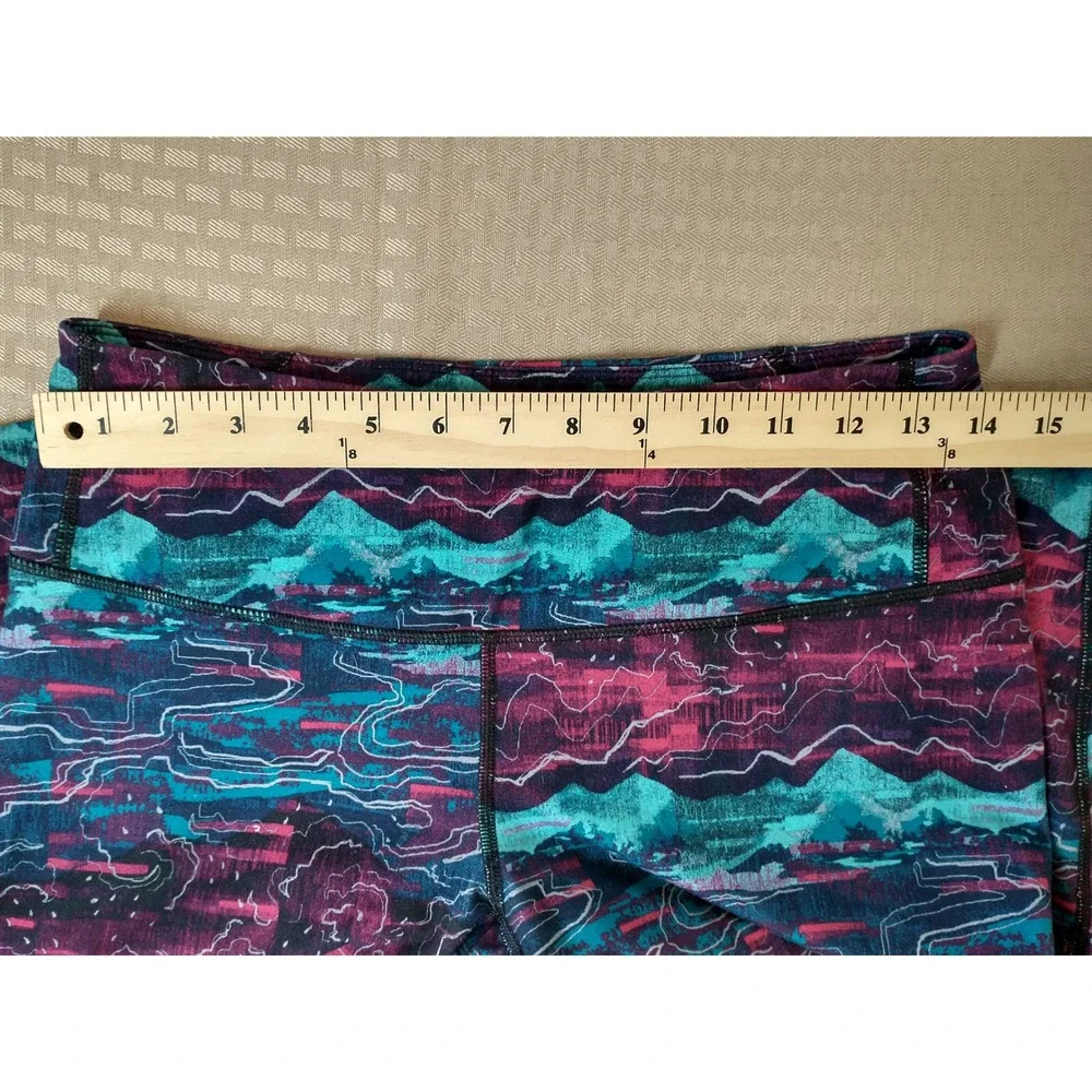 Patagonia Crop Leggings Gorpcore Womens Medium Purple Teal Mountain Print Yoga - Picture 13 of 16